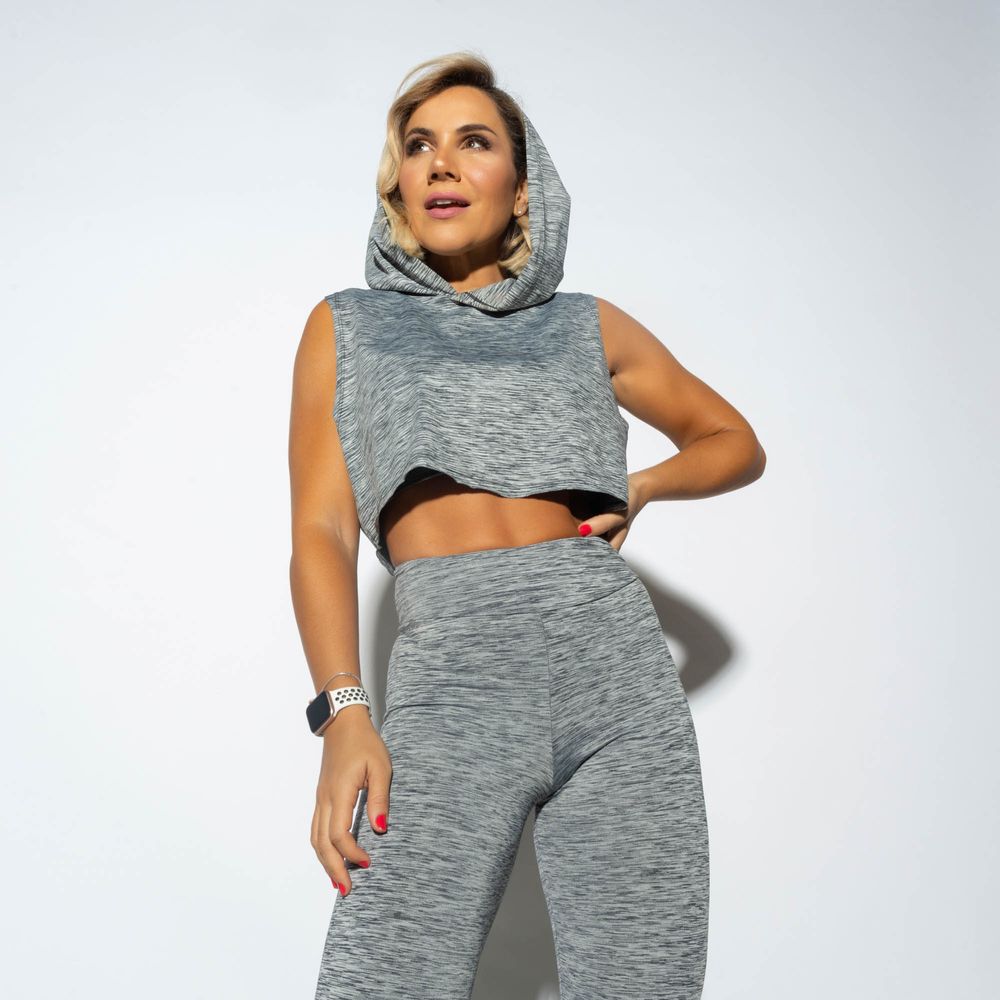 Cropped com capuz Clearance